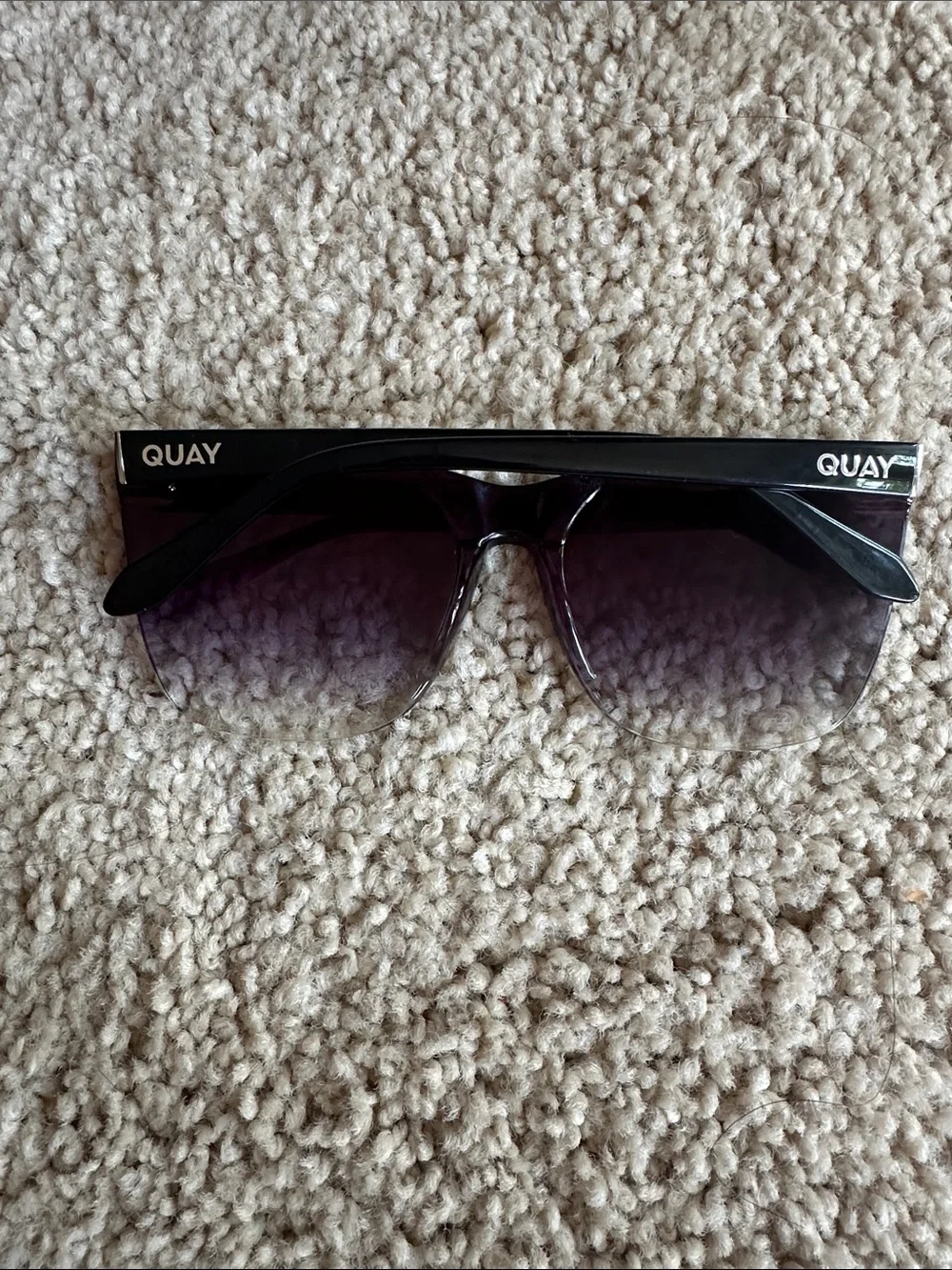 Quay • Come Thru Gradient Sunglasses - Picture 3 of 6